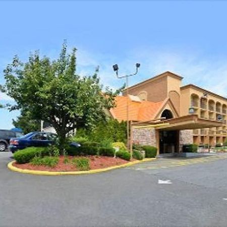 Howard Johnson By Wyndham Clifton Nj Екстериор снимка