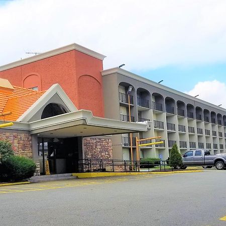 Howard Johnson By Wyndham Clifton Nj Екстериор снимка