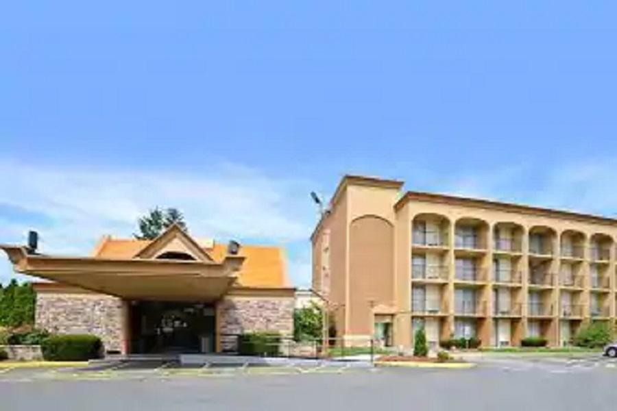 Howard Johnson By Wyndham Clifton Nj Екстериор снимка