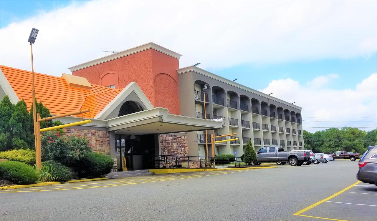 Howard Johnson By Wyndham Clifton Nj Екстериор снимка